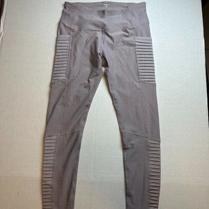 Layer8 Women's Athletics Qwick Dry Leggings Size Large Color Gray